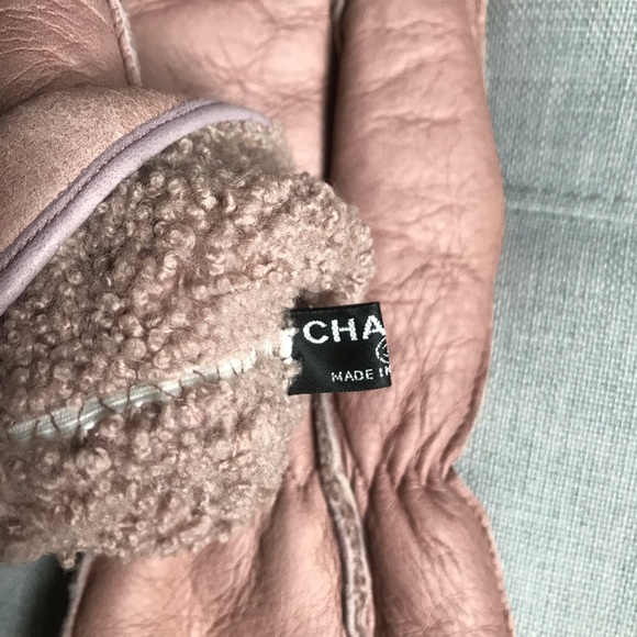 Chanel Pink Shearling Logo Mittens / Gloves - Picture 10 of 10